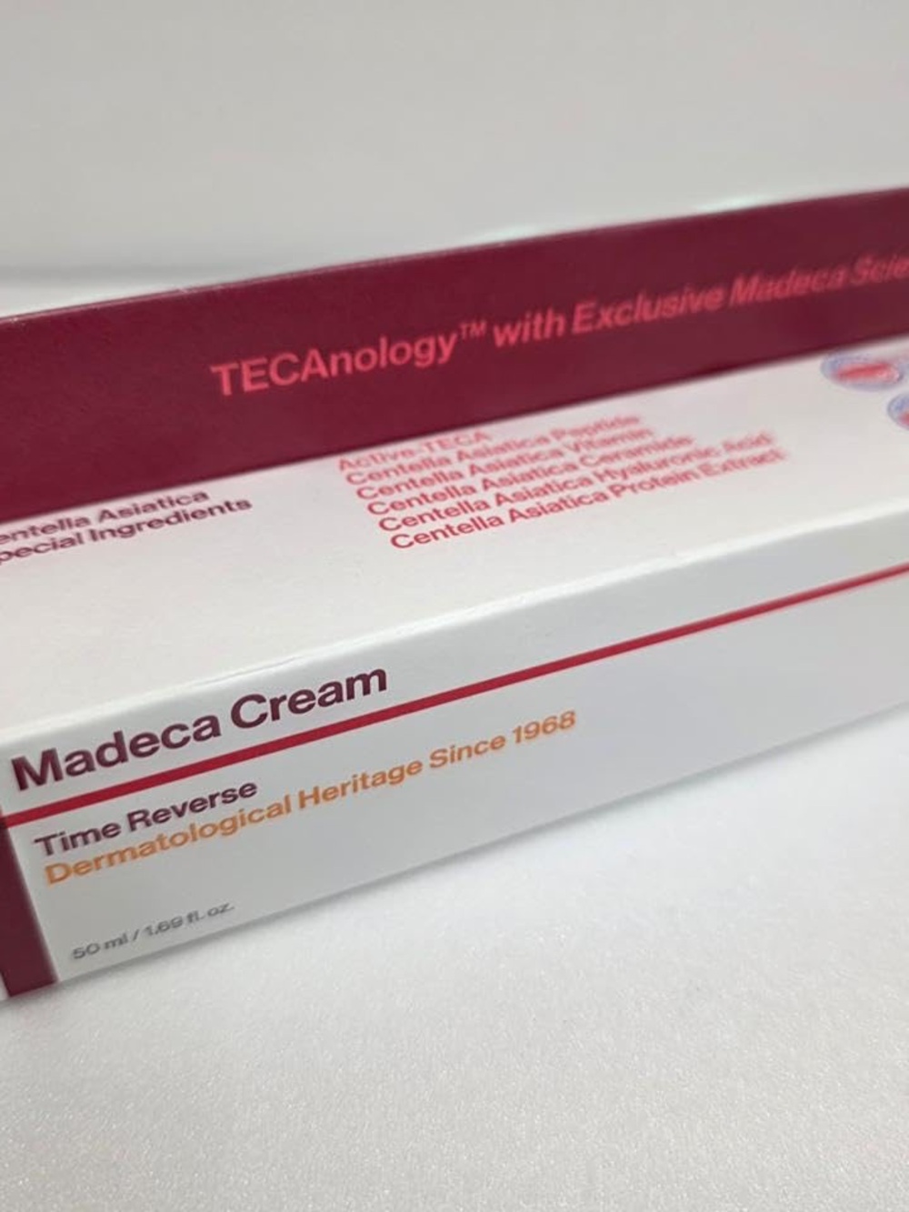 Cream Time Reverse Moisturizer – White & Burgundy